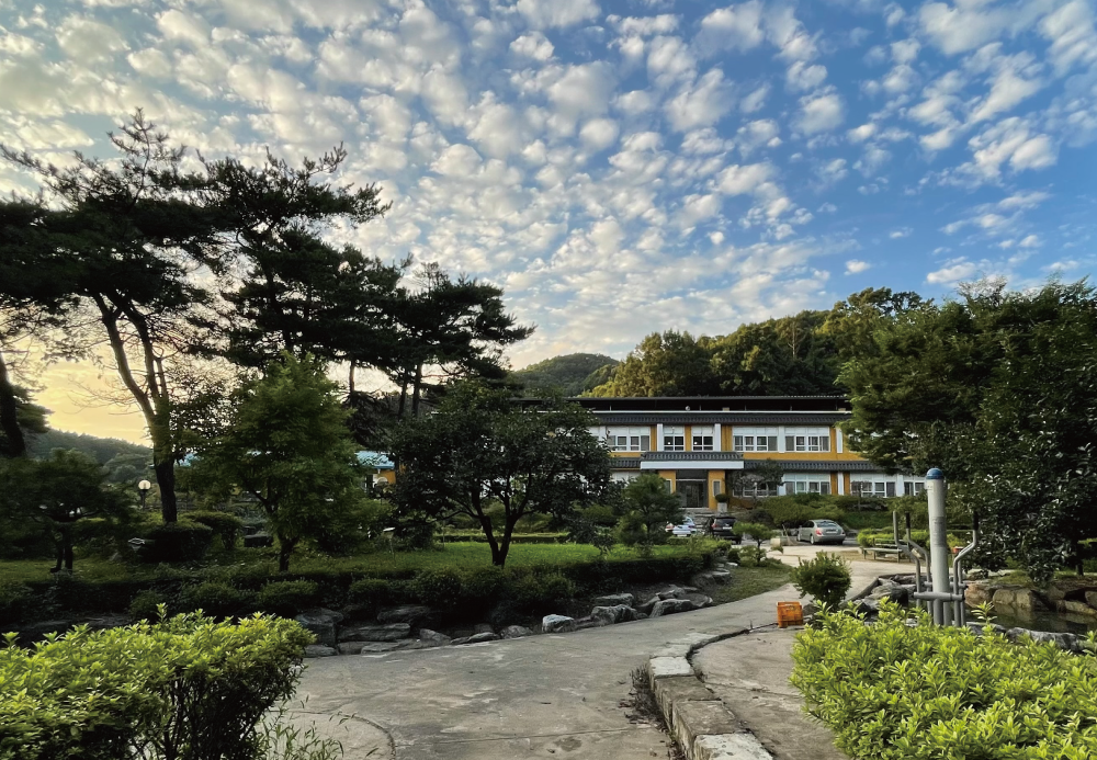 팔음산 자락의 자기발전소 전경